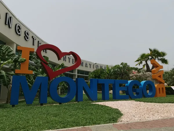 Montego Bay — plage / mer (à remplacer)