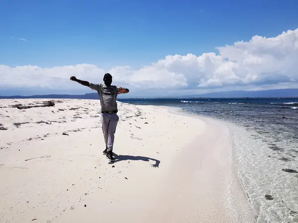 Marcheur plage lime cay Jamaïque