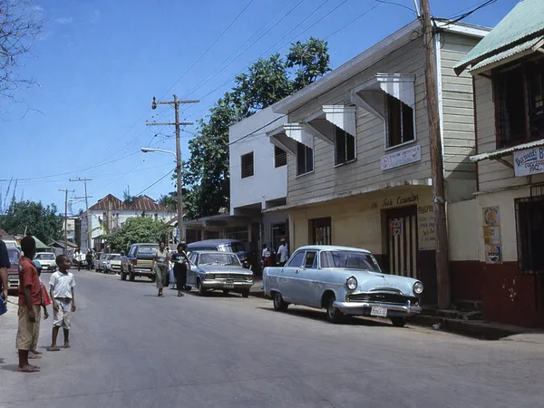 Hip Strip — Gloucester Avenue (à remplacer)